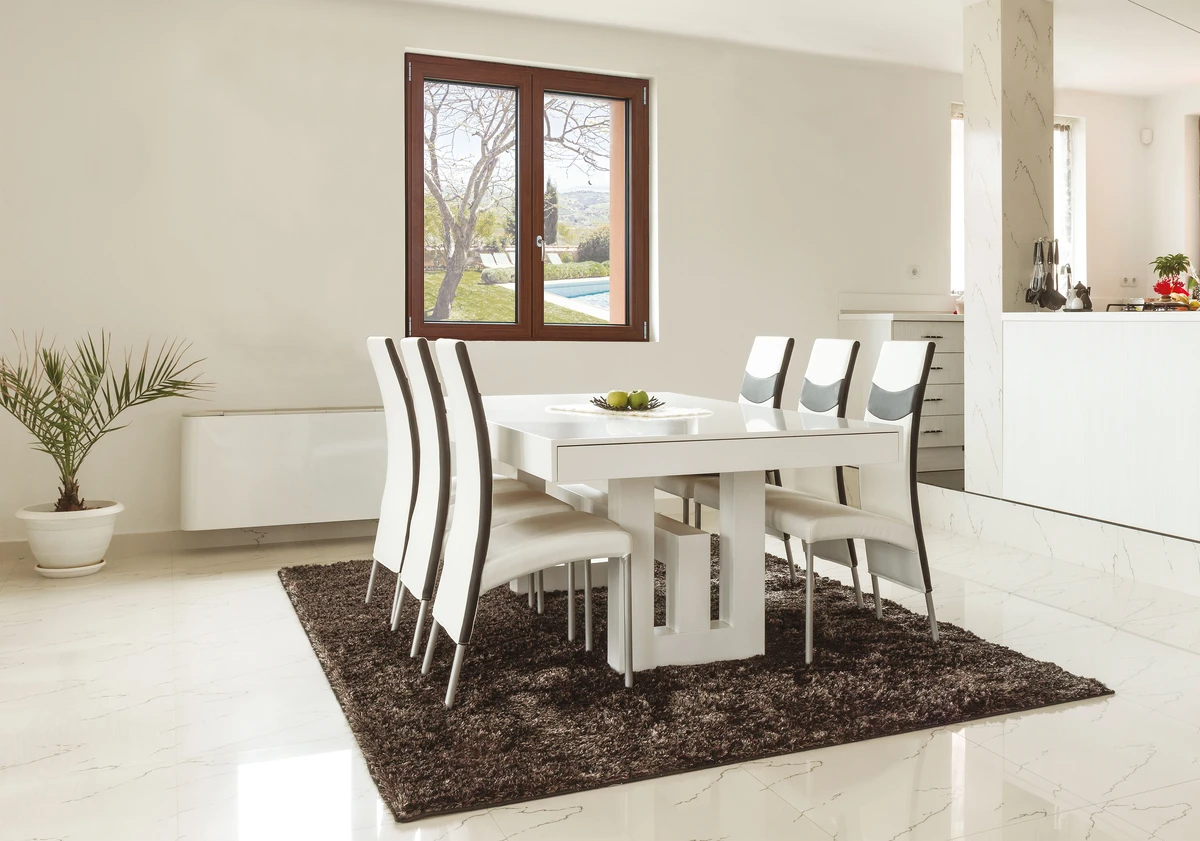 Finestra in alluminio effetto legno adatta a una casa classica per il miglior comfort abitativo in tutte le stagioni