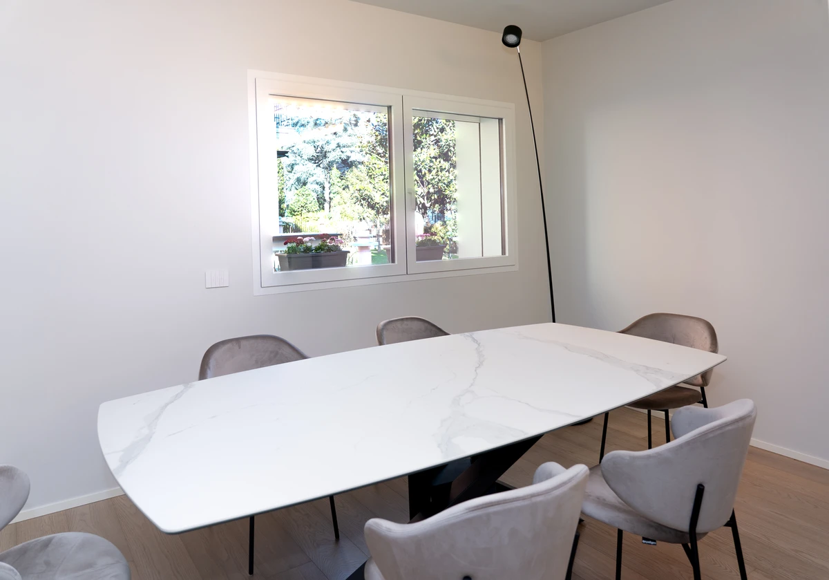 Finestra in alluminio per sala da pranzo a piacenza