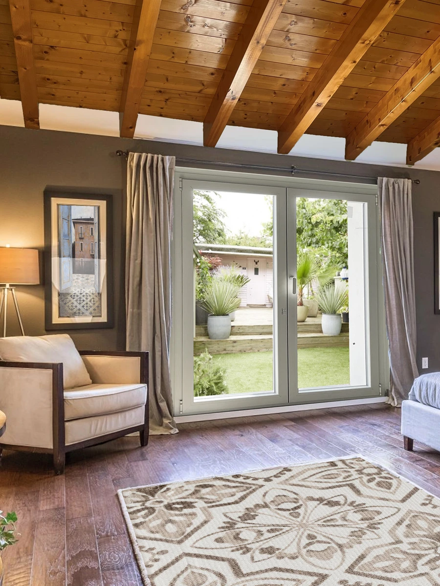 Porta finestra per casa classica con elevato isolamento termico e acustico dallesterno