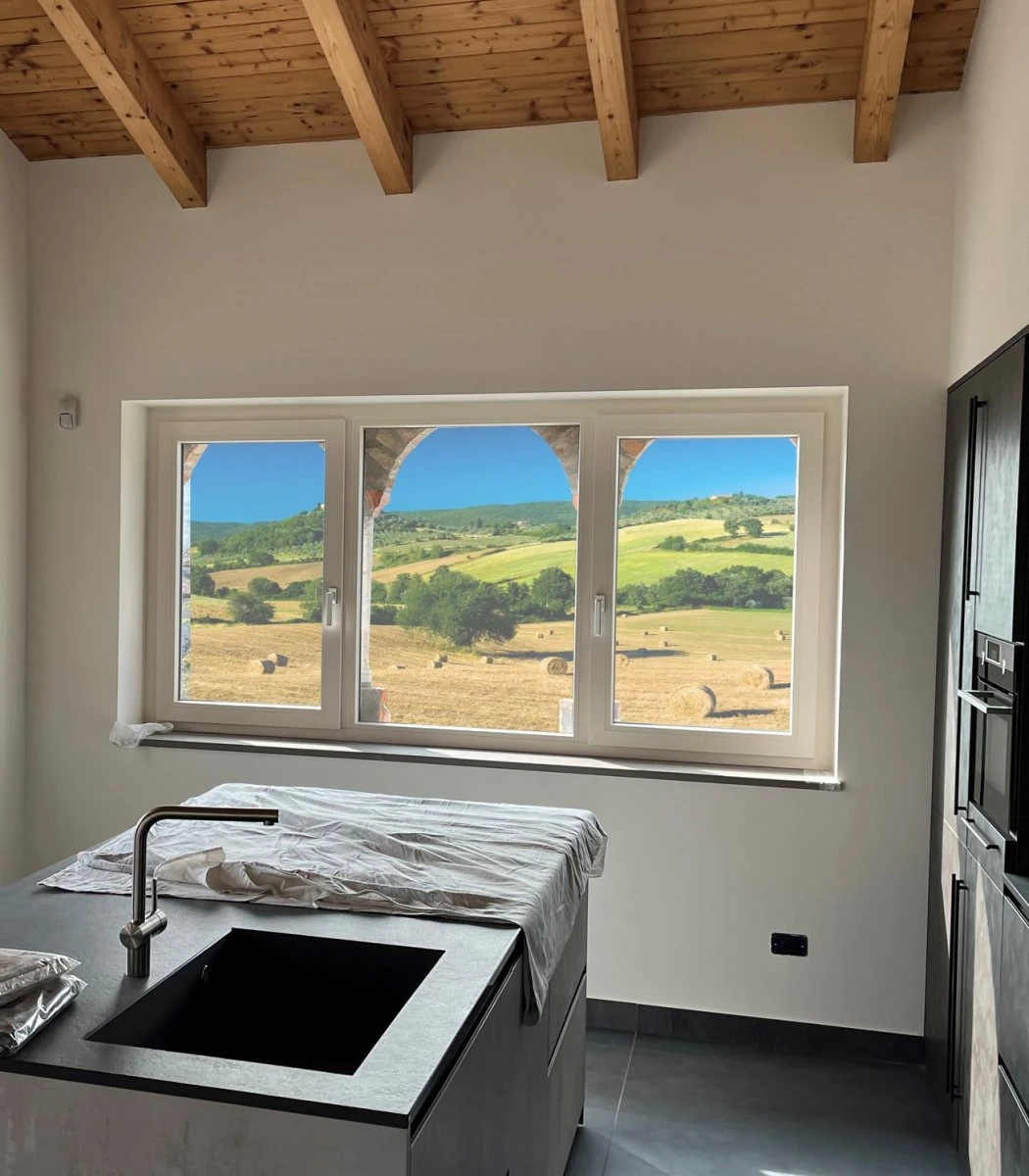 Finestra in pvc migliora il bilancio energetico della casa adatta a un clima severo classe s