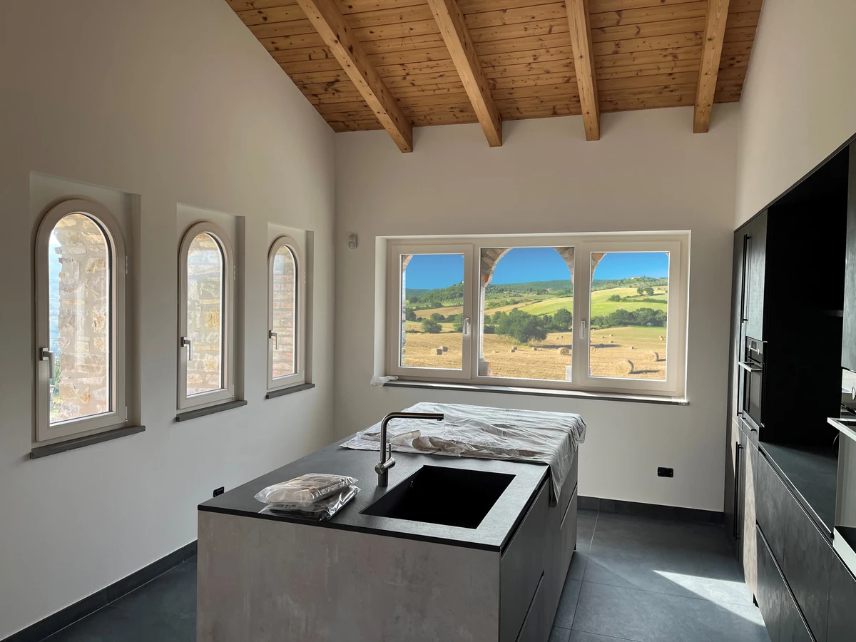 Finestra in pvc moderna a piacenza adatta alle abitazioni a basso consumo energetico